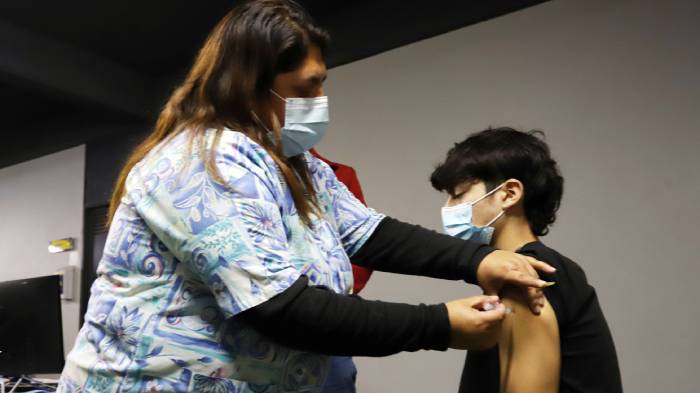 Comenzó inoculación Covid-19 a niños: En esto debes fijarte antes de asistir al centro de vacunación