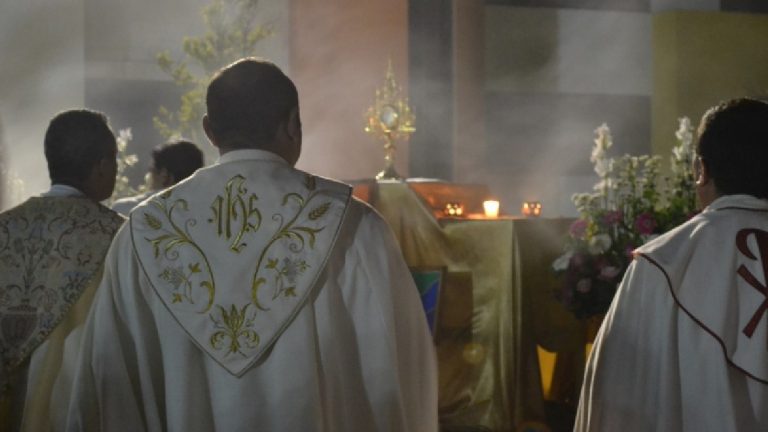 Sacerdote es detenido: Se le acusa de usar el dinero de las limosnas en drogas y fiestas sexuales