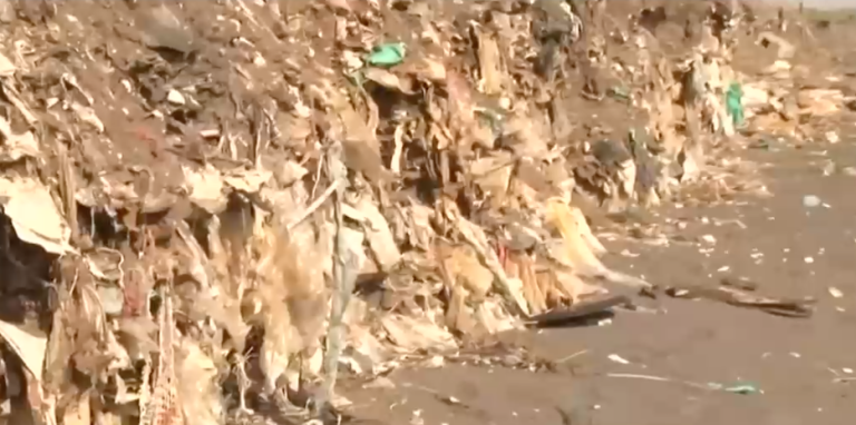 Basural a orillas del mar: Ex vertedero reaparece por marejadas en Talcahuano