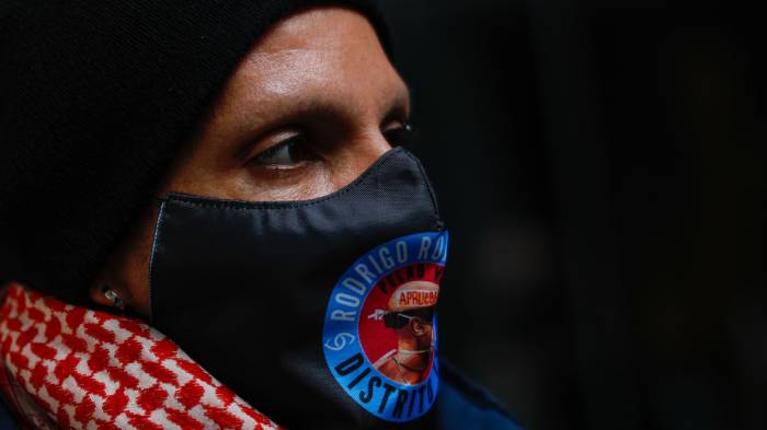 ¿Era necesario?: Reacciones políticas tras renuncia de Rodrigo Rojas Vade a la Convención Constitucional