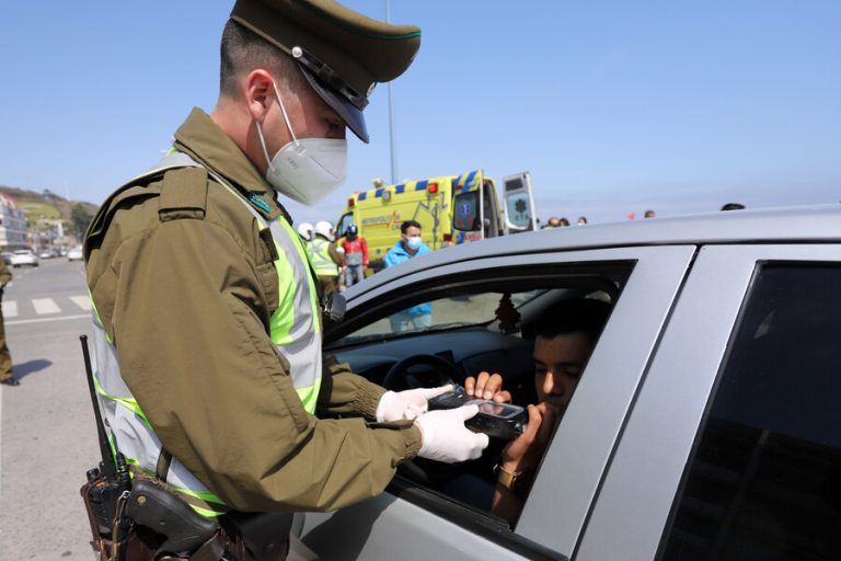 Solamente este 2021: Carabineros ha detenido a más de 20 mil conductores por manejar bajo influencia del alcohol