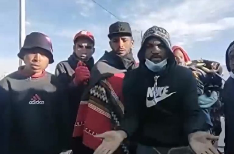 Cientos de migrantes han llegado al pueblo de Colchane: Piden ser trasladados a Iquique