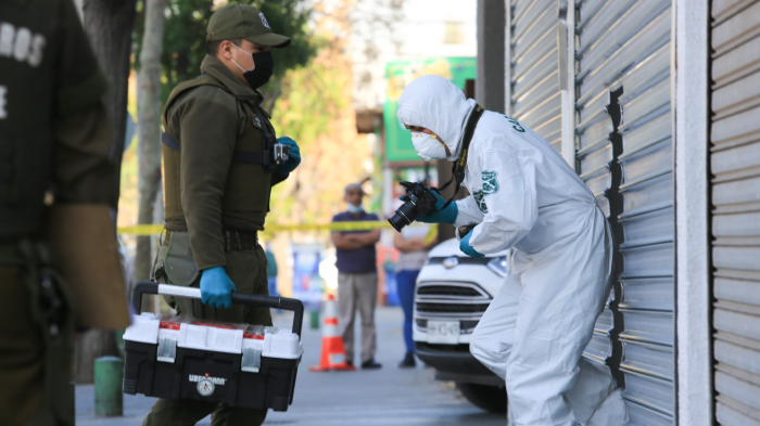 Tenía dos heridas de bala: Cuerpo de mujer fue hallado en escalera de edificio en Independencia