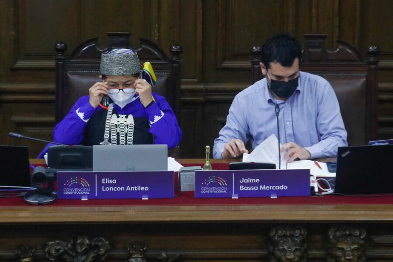 Mesa directiva de la Convención Constitucional se reunió con ministro de Hacienda para abordar asignaciones