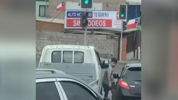 ¡Escalofriante! Video registró violento atropello a conductor tras discusión callejera