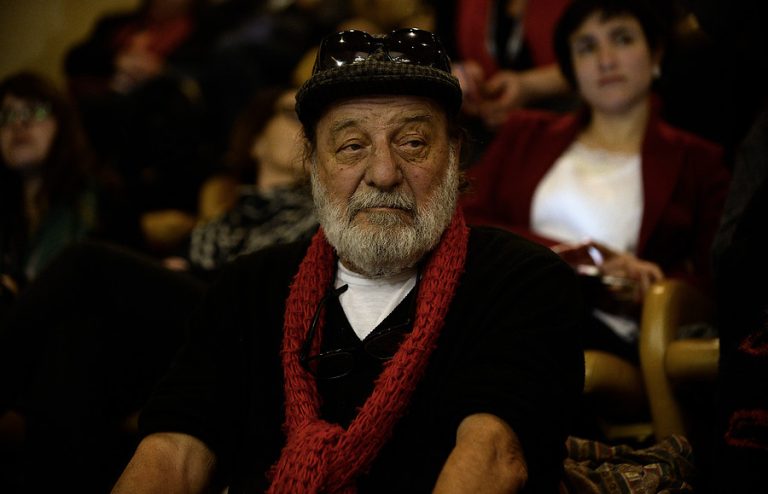 Familia de Patricio Manns confirma que el cantautor será velado este domingo en el Teatro Nacional