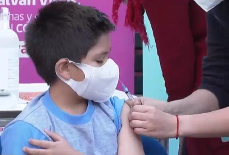 Con permiso de apoderados: Se dio por iniciada vacunación contra el COVID-19 en escolares