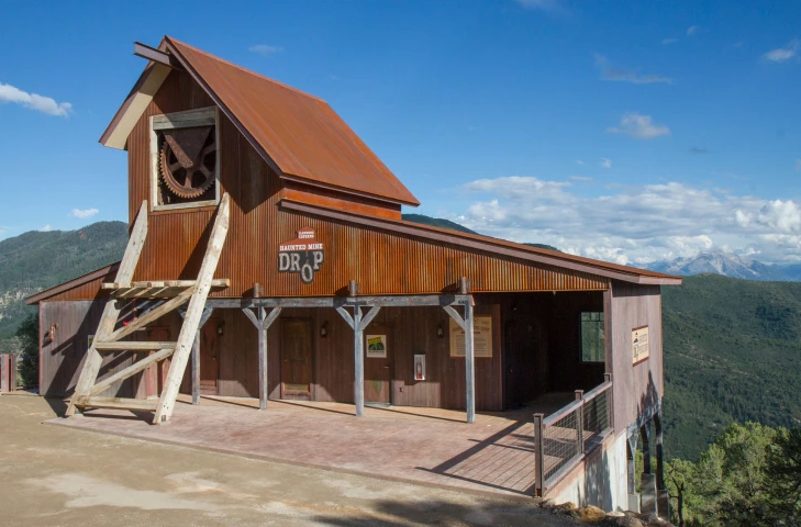 Niña de 6 años murió en un parque de diversiones tras caer 33 metros desde un juego