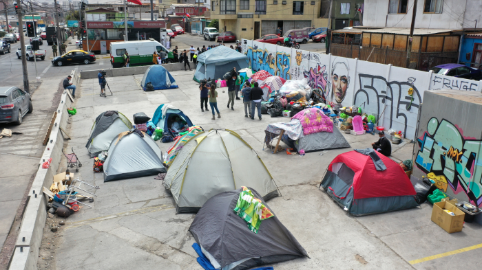 Alto flujo de extranjeros a pesar de desalojo: Continúa tensión por crisis migratoria en Iquique