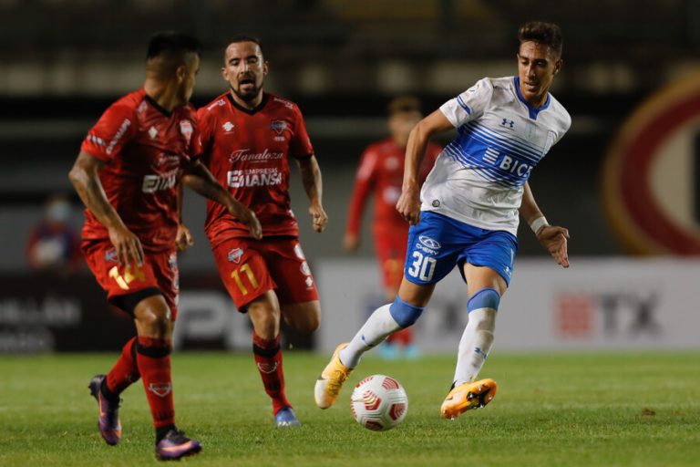 Ñublense será el rival de la UC en busca de la Supercopa 2021