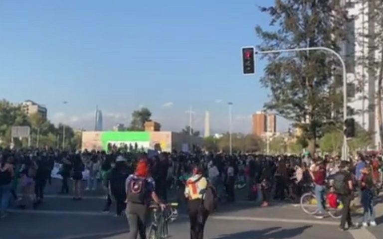 Manifestaciones en Plaza Italia: Se registran cortes de tránsito y cierre del Metro