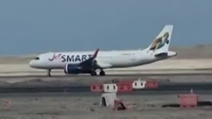 ¡Minutos de terror en Iquique! Avión debió aterrizar de emergencia tras incendio en motor