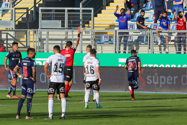 La dura sanción que recibió Mario Sandoval tras fuerte patada a Bolados en Superclásico