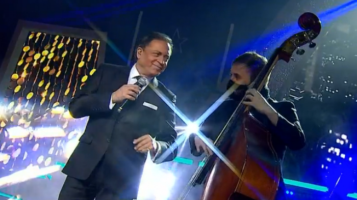 Galantería y encantó: Frank Sinatra se lució con su gran interpretación de 