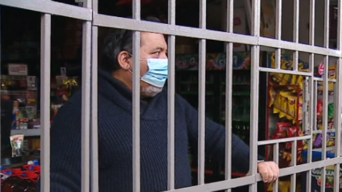 Botilleros acusan agresiones por nueva ley que obliga presentar carnet para comprar alcohol