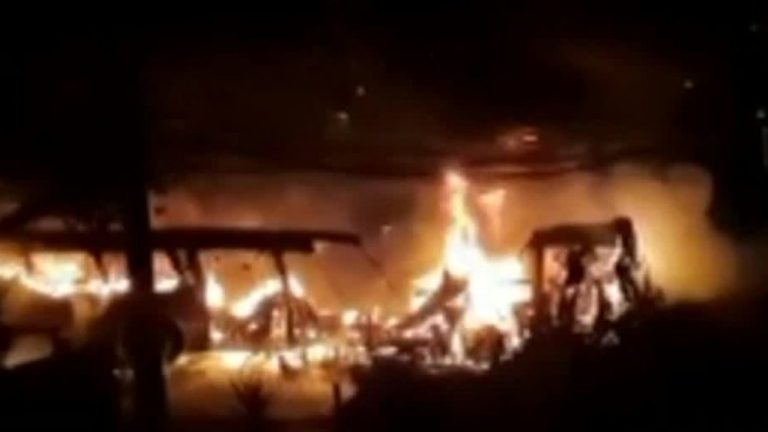 En Maipú: Sujetos intimidan a chofer y queman bus del Transantiago