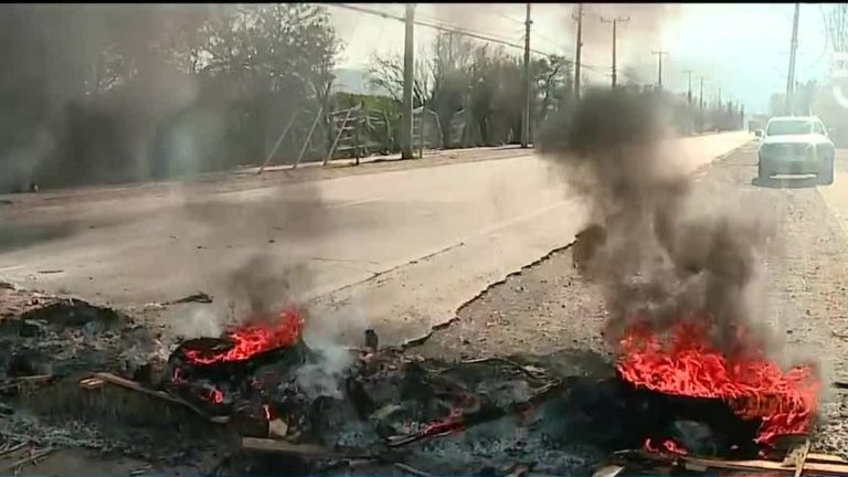 Vecinos de Colina protestan por demoras en construcción de viviendas