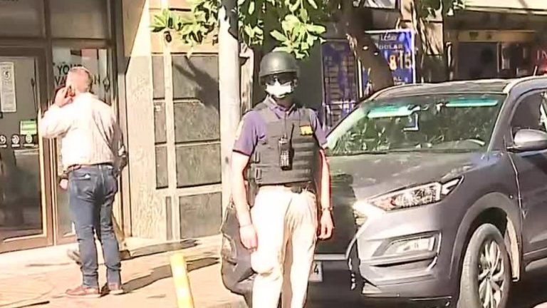 PDI realiza allanamiento a varias casas de cambio en pleno centro de Santiago