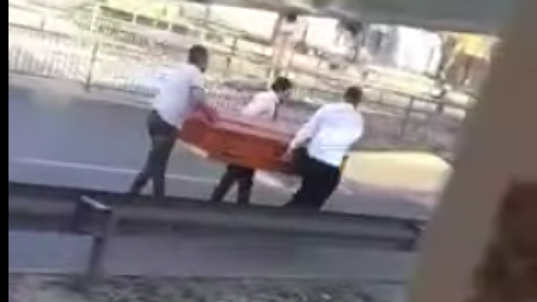 ¡Impactante video! Registran caída de ataúd en plena avenida en Puente Alto