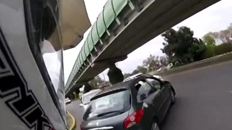 Impactante persecución policial en Maipú terminó con dos detenidos y un auto incendiado