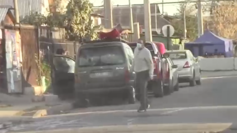 Vendía en la puerta de su casa: Seguía traficando drogas pese a tener tobillera electrónica