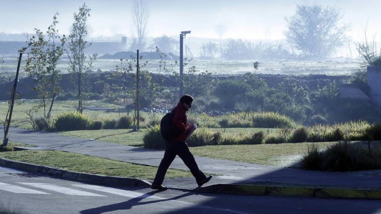 ¡A abrigarse antes del 18! Llegaron las heladas a la zona central