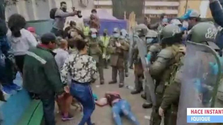 Crudas imágenes: Mujeres desmayadas tras caótico desalojo en Iquique