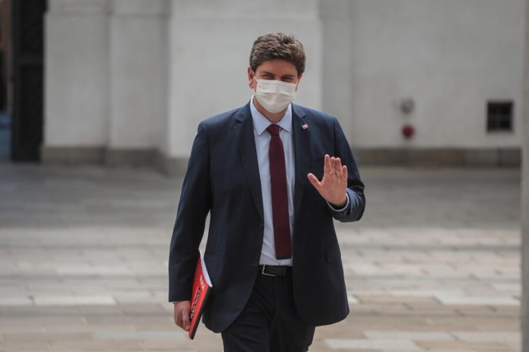 Ministro de Hacienda reconoce que retiros del 10% “han impulsado” a la recuperación económica