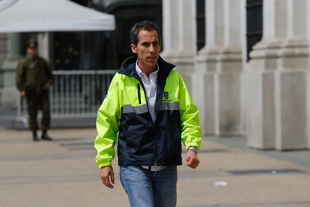 Municipio de Santiago interpuso querella contra ex funcionarios del ex alcalde Alessandri: $147 millones en horas extras