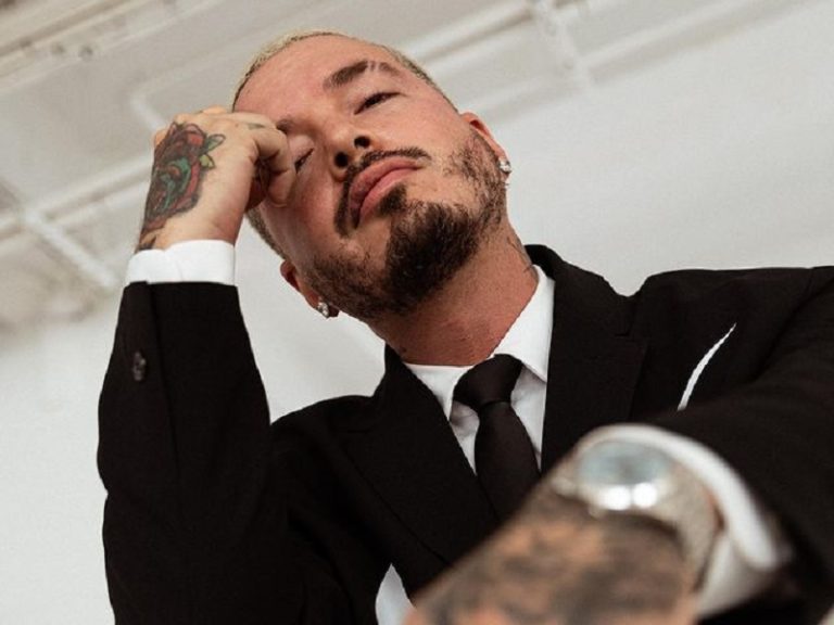 Siguen los coletazos: J Balvin contraataca con creación de ingenioso merchandising tras dichos de Residente