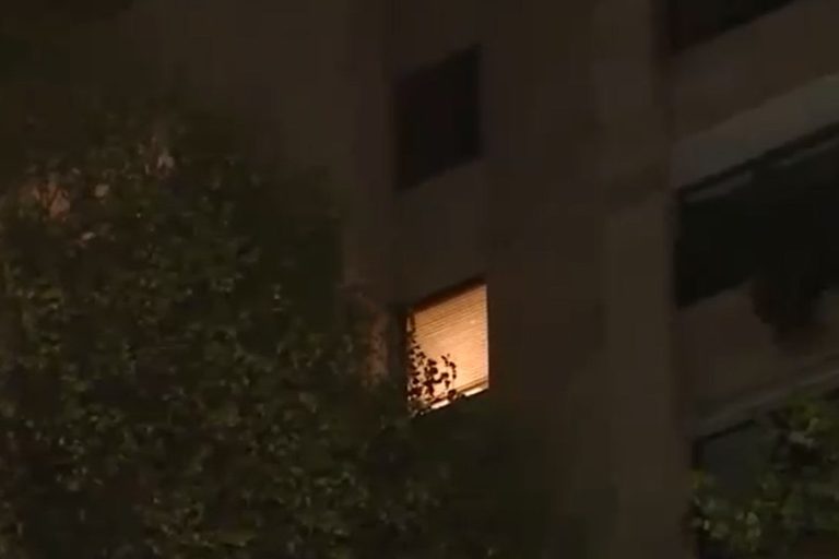 Los amarraron e intimidaron: Pareja de adultos mayores fue víctima de millonario robo en Vitacura