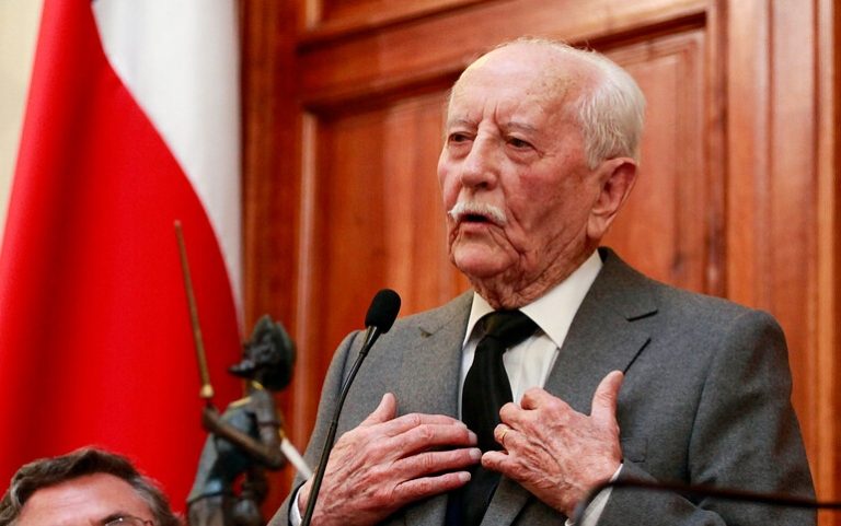 Decretan duelo regional en Coquimbo por la muerte de Renán Fuentealba: Servicios públicos izarán bandera a media asta