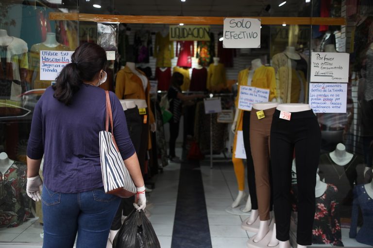 Algunas tiendas relajan la medida: Vuelven los probadores de ropa tras el cambio de normas sanitarias