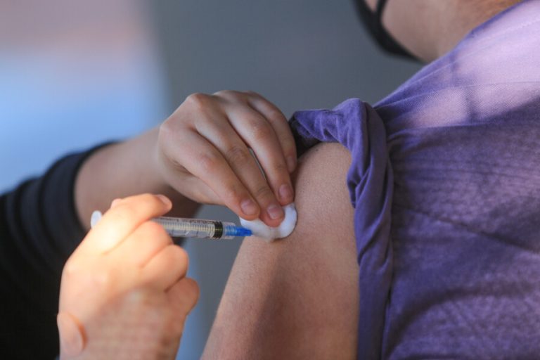 Calendario de vacunación: ¿Quiénes pueden inocularse contra el COVID-19 este 4 de octubre?