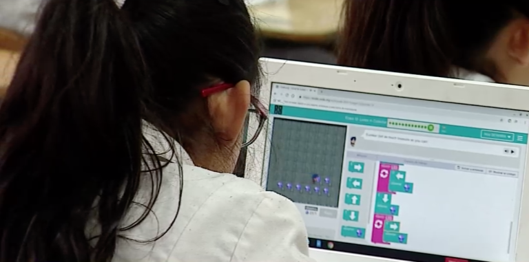 Campaña La Hora del Código: Estudiantes aprenden a programar con educación digital