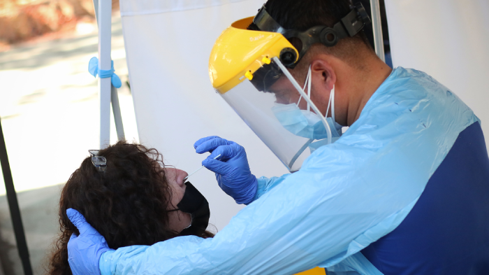 ¡Sube la positividad en Santiago! Minsal informó incremento en cifras Covid-19