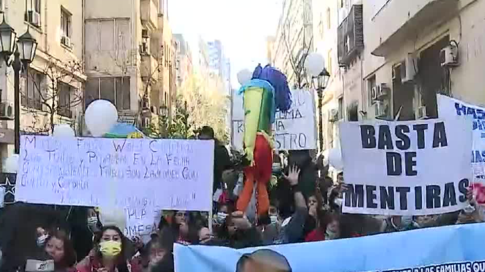 Masiva protesta: Seis comités de allegados se manifestaron en las afueras del Minvu