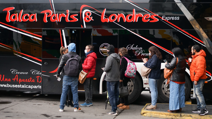 ¡Aumenta el flujo de pasajeros! Viajeros se preparan para el fin de semana largo