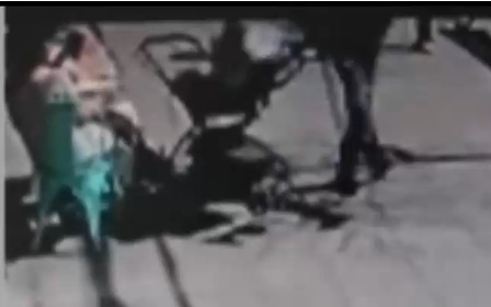 Hombre pateó coche con guagua de 7 meses en su interior: Buscan al agresor