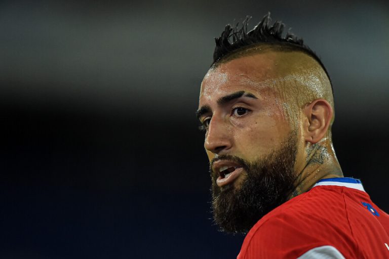 Vidal apunta a la prensa tras triunfo ante Paraguay: “Sigan diciendo que quedaremos afuera del mundial, son mufa