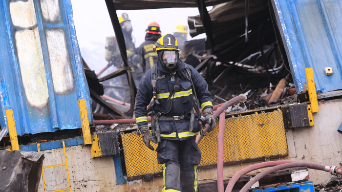 Comandante de Bomberos por grave incendio en bodegas de Macul: “No descartamos que haya más fallecidos”