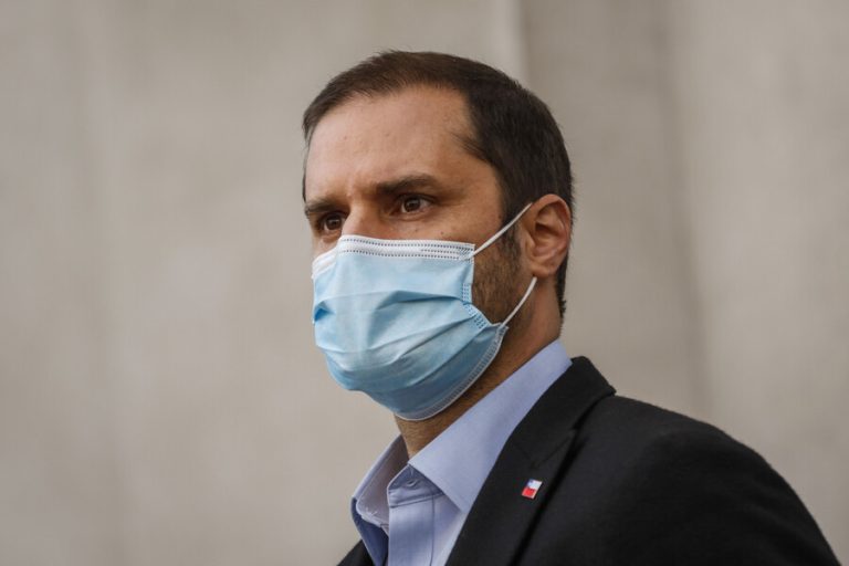 Bellolio apunta contra la 