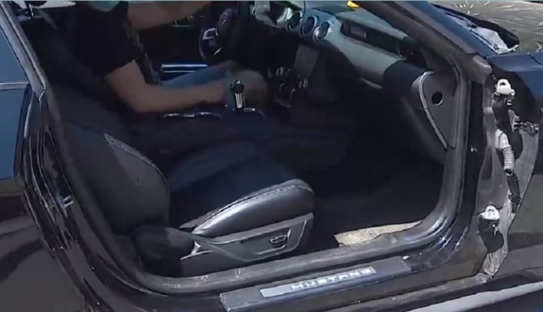 Insólito: Le robaron la puerta de su auto al interior de un mall sin que nadie se percatara