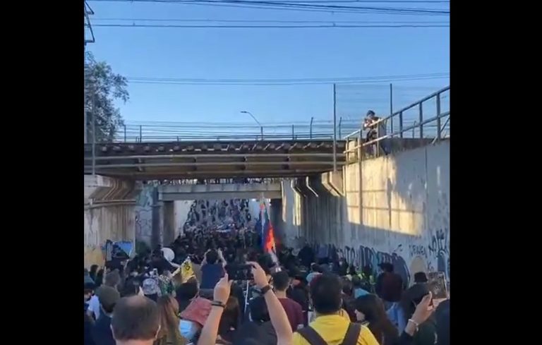 Masiva marcha contra termoeléctrica Los Rulos en Villa Alemana terminó con barricadas