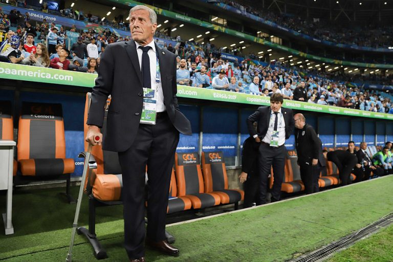 Prensa uruguaya afirmó que fue ratificada la continuidad de Tabárez como DT de la Celeste