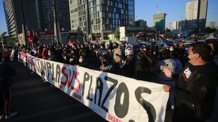 ¡Cortaron el tránsito en la Alameda! Movimiento UKAMAU exige respuestas y pide agilizar construcción de viviendas