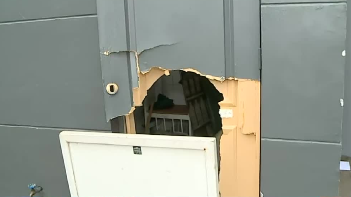 Intentan saquear bomba de bencina en San Bernardo: Amenazaron, golpearon y robaron pertenencias de trabajadores