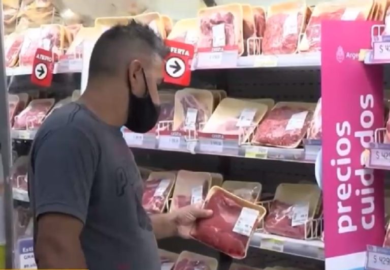 Argentina congeló precios para combatir la inflación: Especialistas analizan efectos