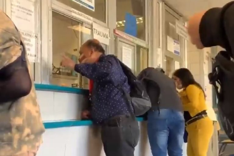 Tres millones de personas esperan por una hora médica