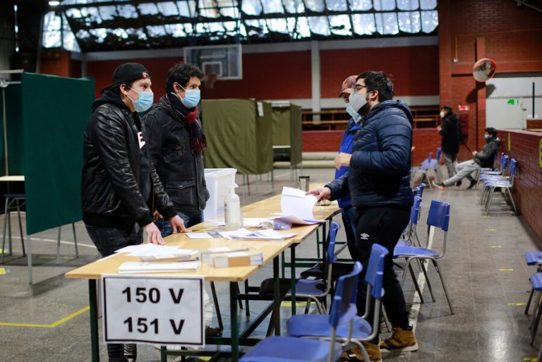 Elecciones: Servel confirma que vocales de mesa se conocerán el 30 de octubre